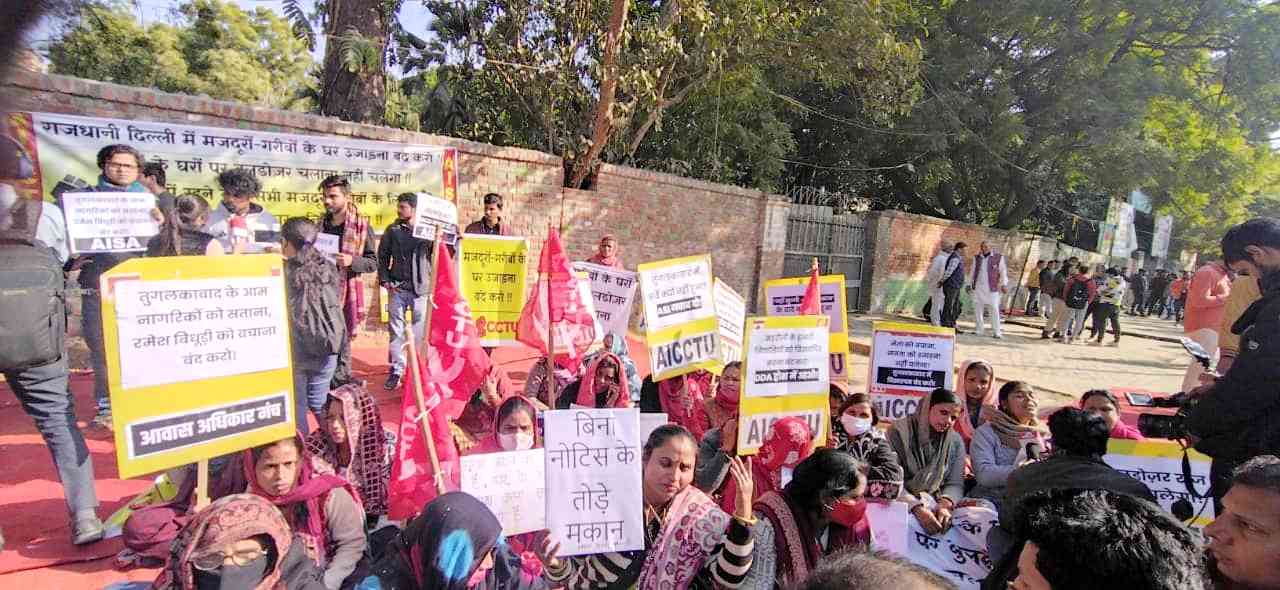 Protest in Delhi against Impending Demolition of Hundreds of Houses
