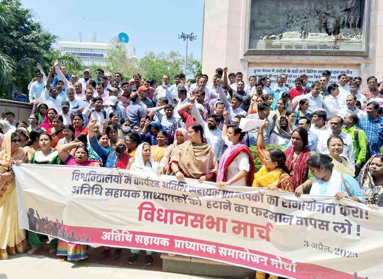Guest Teachers in Bihar Stage Protest