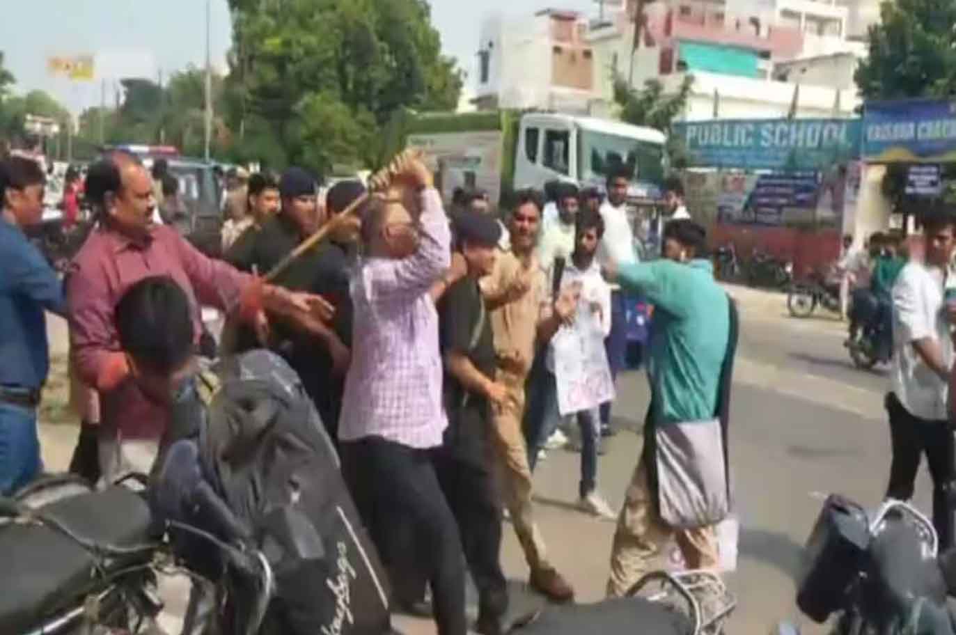 Allahabad University Proctor Wields Lathis on Peacefully Protesting Students