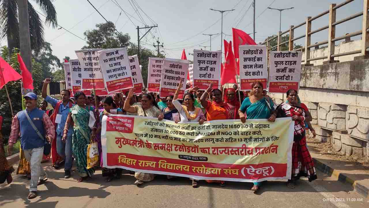 Rasoiya Workers Embark on Massive Protest in Bihar