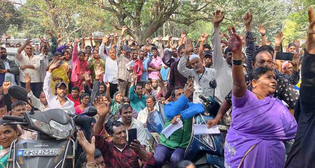 Street Vendors in Bengaluru Stage Protest Against Evictions