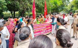 Protest against Rampant Corruption in Lucknow Hospital